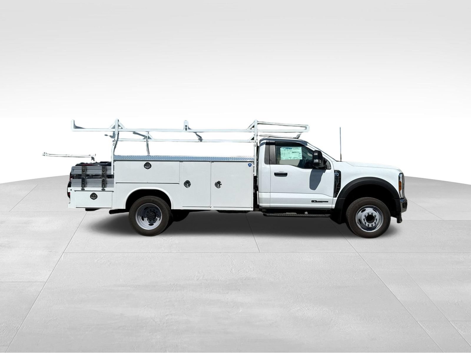 Used 2024 Ford F550 Luxury RWD image 2