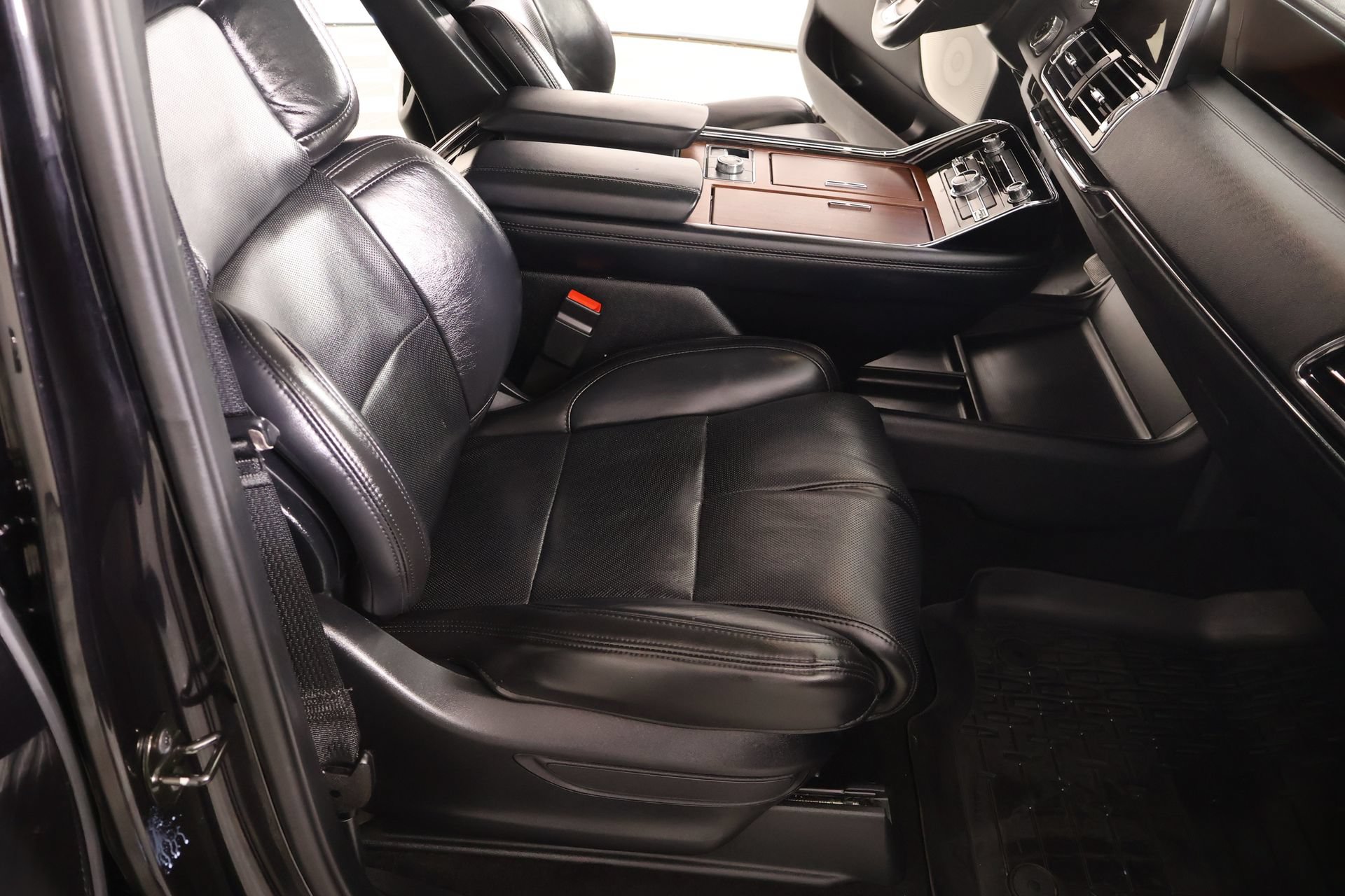 Used 2021 Lincoln Navigator Reserve AWD/4WD image 15