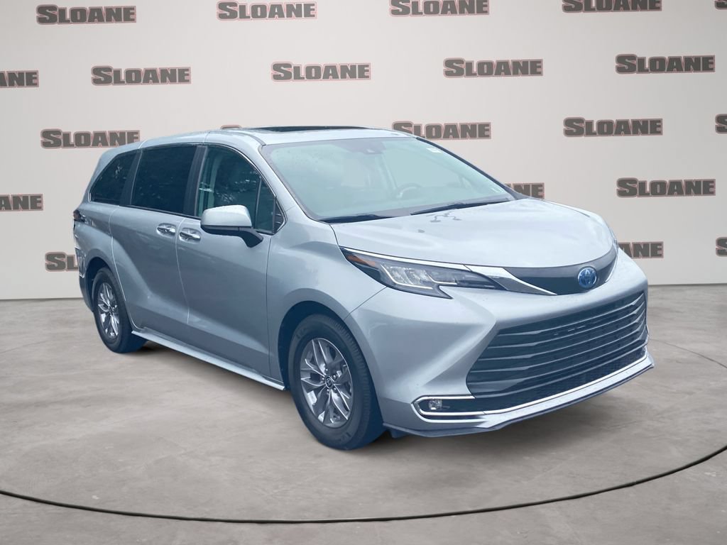 Used 2023 Toyota Sienna XLE AWD/4WD image 7