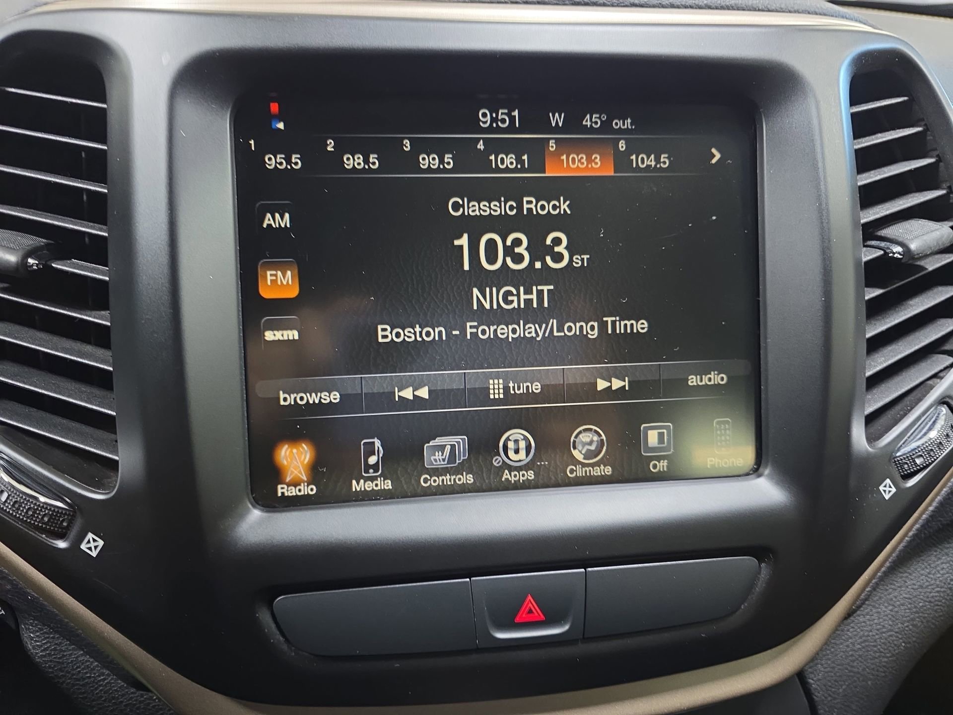 Used 2017 Jeep Cherokee Latitude w/ Cold Weather Group image 20