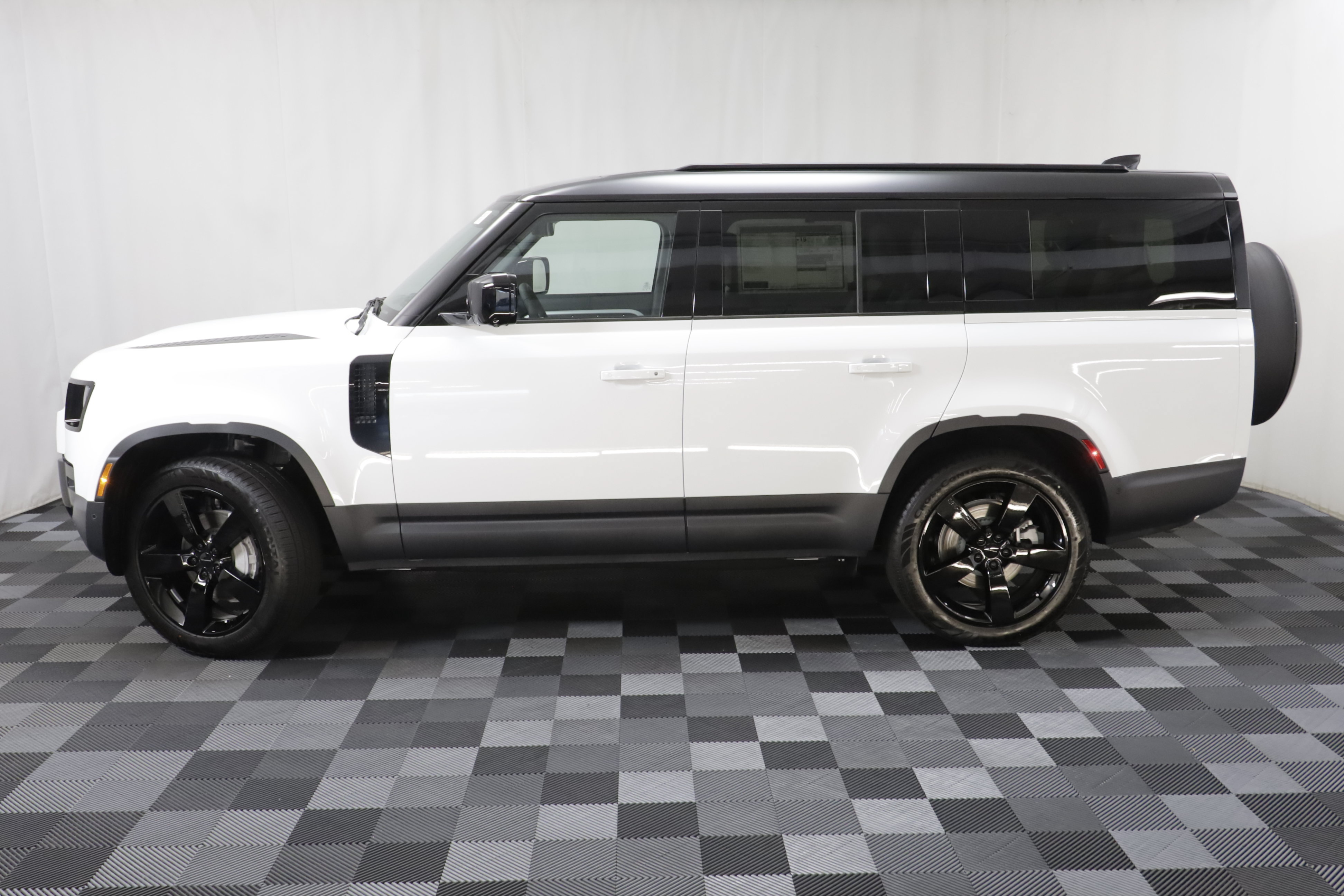 New 2026 Land Rover Defender 130 S AWD/4WD image 5