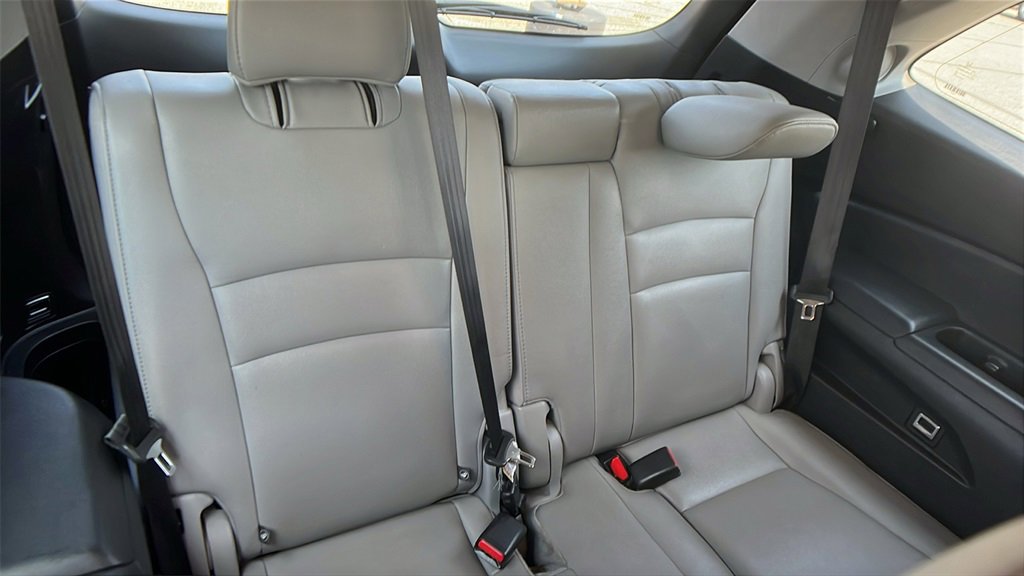 Used 2017 Honda Pilot Touring image 19