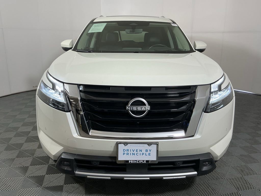 Used 2023 Nissan Pathfinder Platinum image 3
