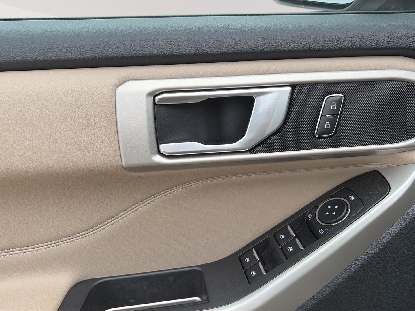 Used 2023 Ford Explorer XLT w/ Equipment Group 202A image 10