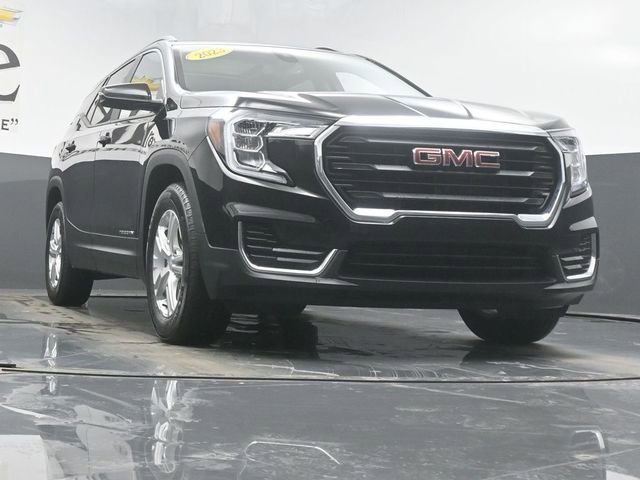 Used 2023 GMC Terrain SLE w/ Driver Convenience Package image 3