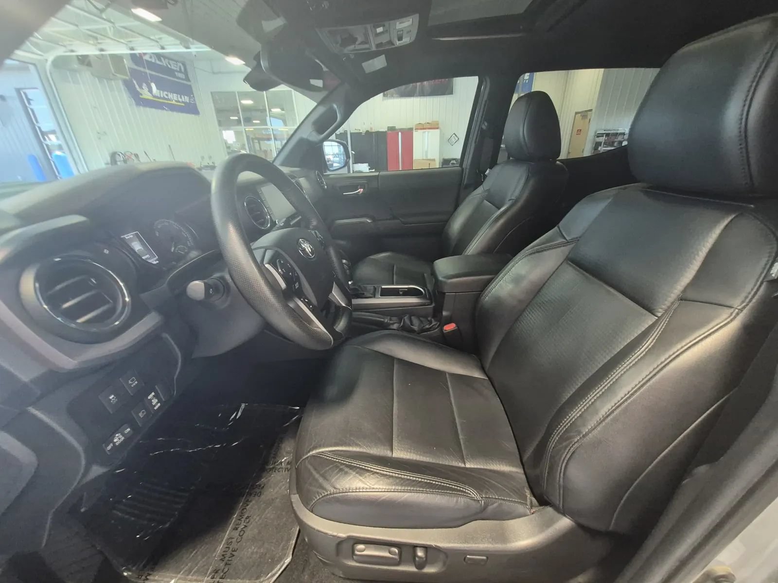Used 2021 Toyota Tacoma TRD Off-Road w/ TRD Premium Off Road Package AWD/4WD image 10