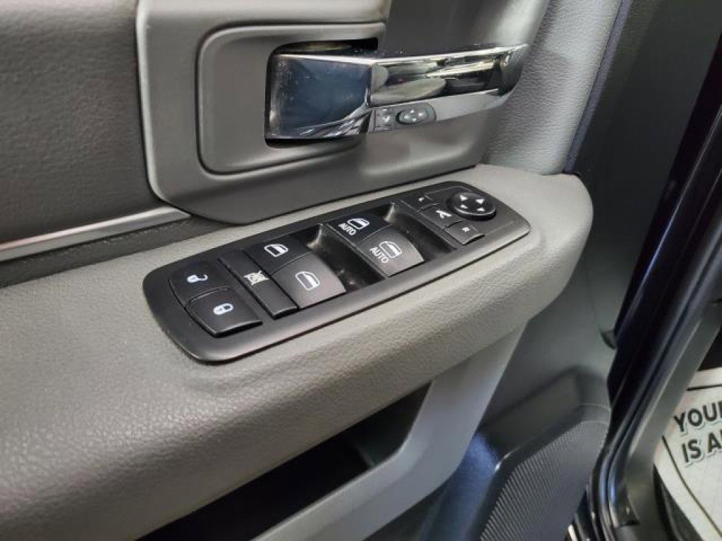 Used 2017 RAM 1500 Classic SLT w/ Luxury Group image 12