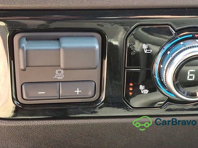 Used 2025 GMC Sierra 1500 SLT AWD/4WD image 25