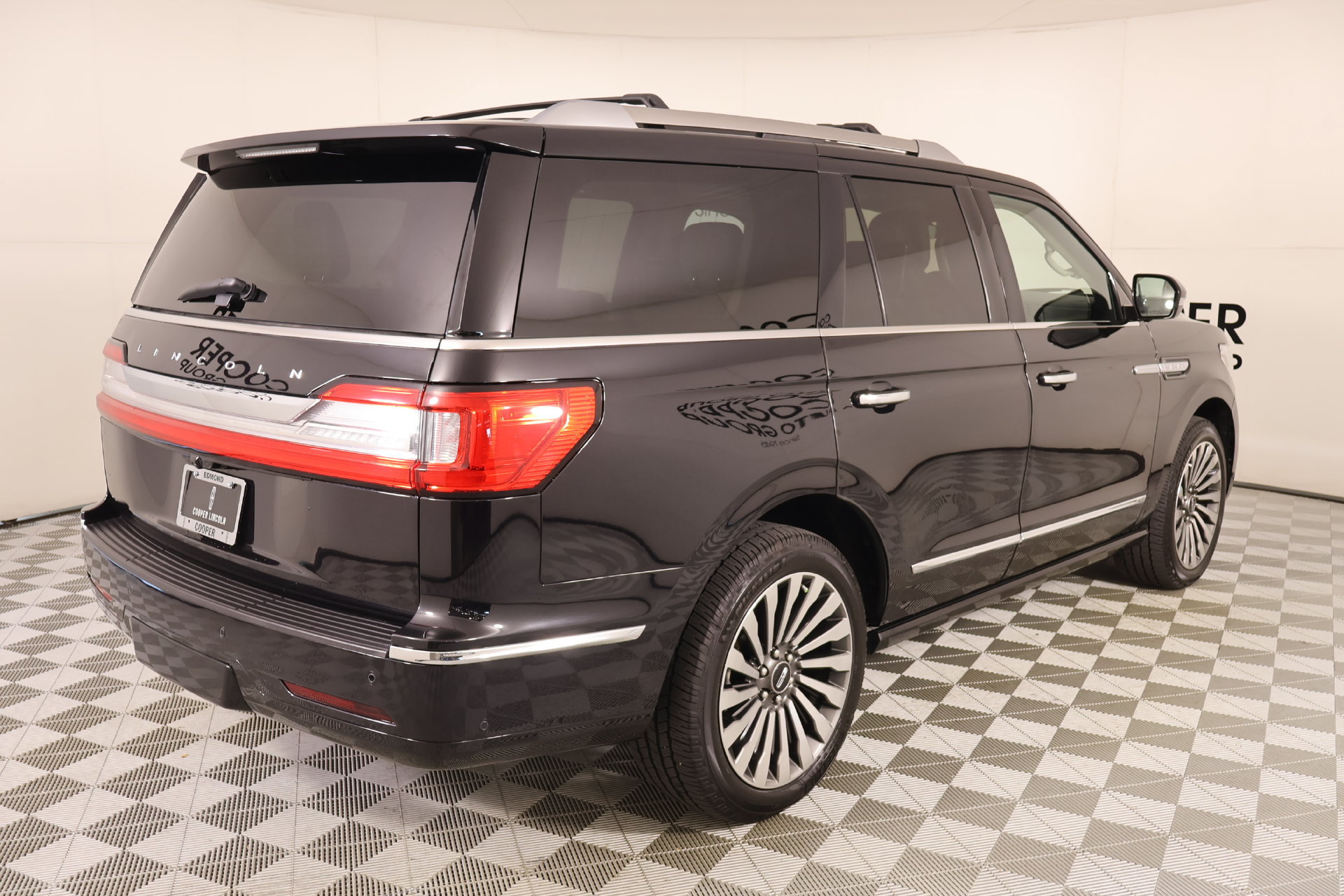 Used 2019 Lincoln Navigator Reserve w/ Cargo Package AWD/4WD image 24