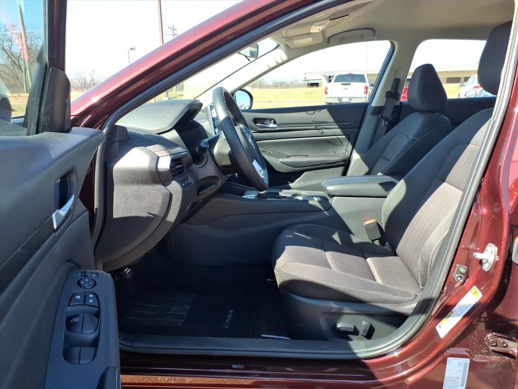 Used 2025 Nissan Altima 2.5 SV image 15