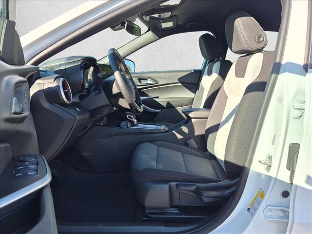 Used 2026 Chevrolet Trax RS FWD image 17