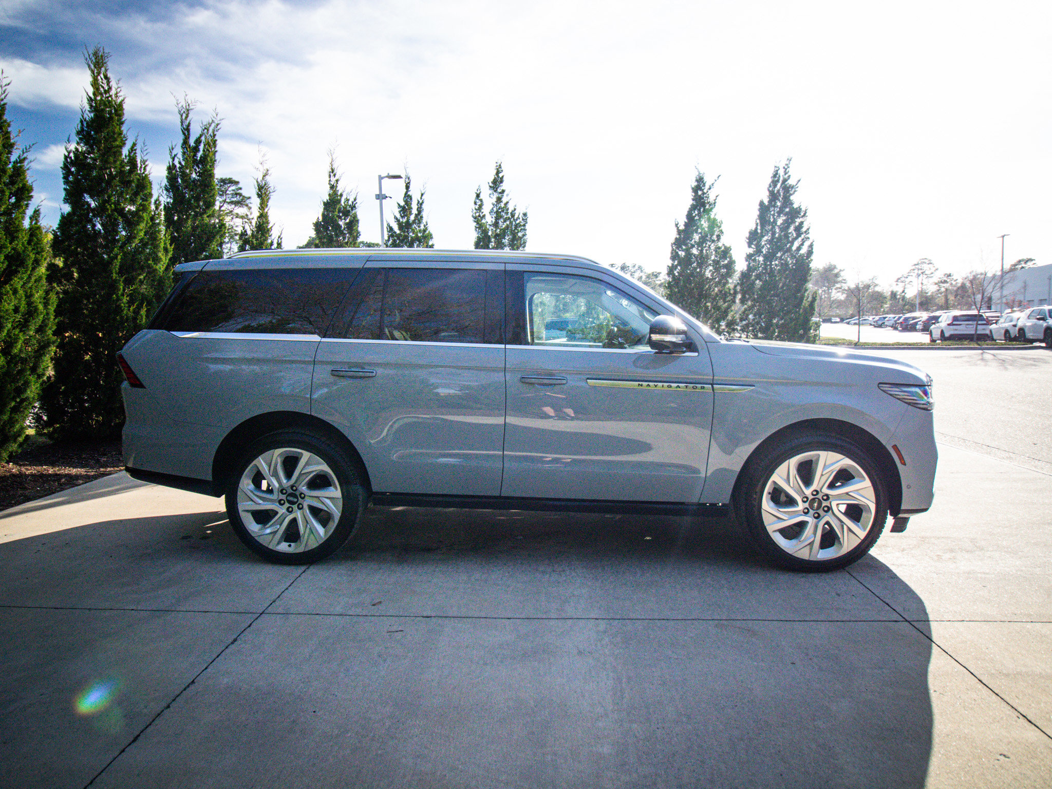 Used 2025 Lincoln Navigator Reserve image 11