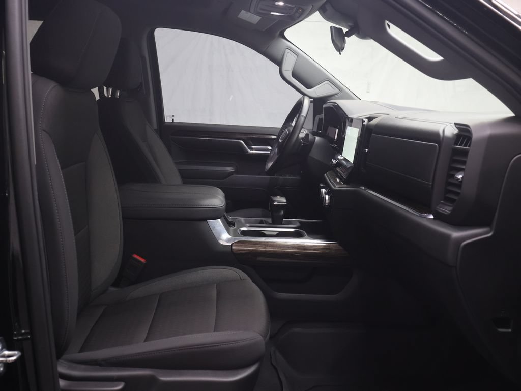 Used 2024 GMC Sierra 1500 Elevation w/ LPO, Elevation Black Package AWD/4WD image 9