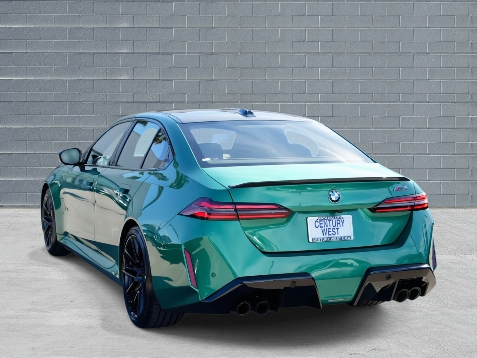 Used 2025 BMW M5 w/ Carbon Package image 4