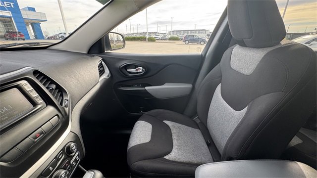 Used 2014 Jeep Cherokee Latitude w/ Comfort/Convenience Group image 28