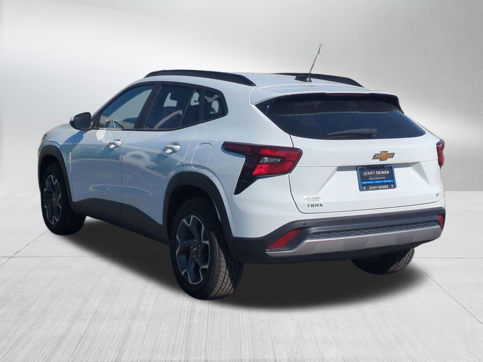 Used 2024 Chevrolet Trax LT w/ Driver Confidence Package FWD image 3