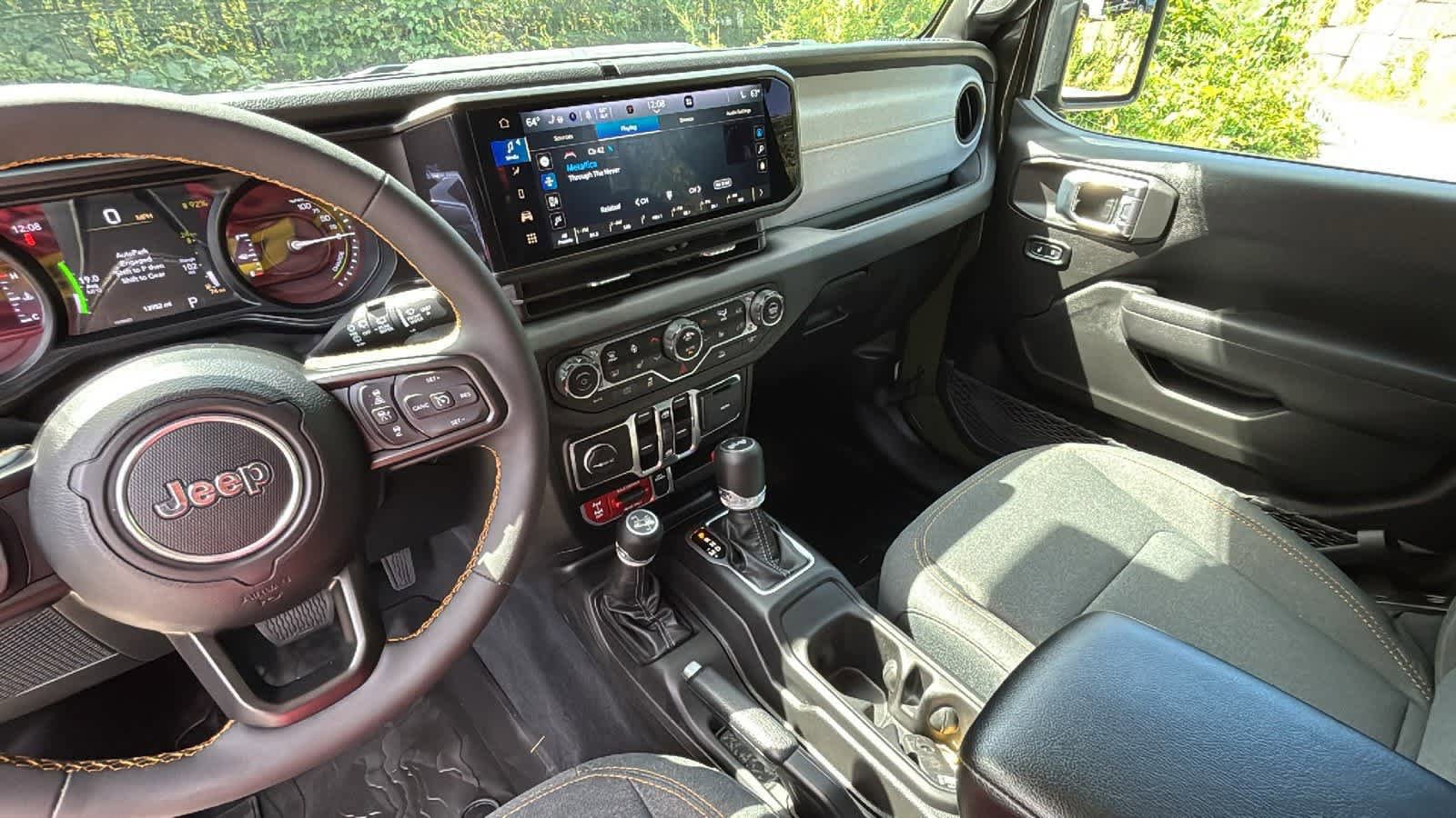 Used 2024 Jeep Wrangler Unlimited AWD/4WD image 25