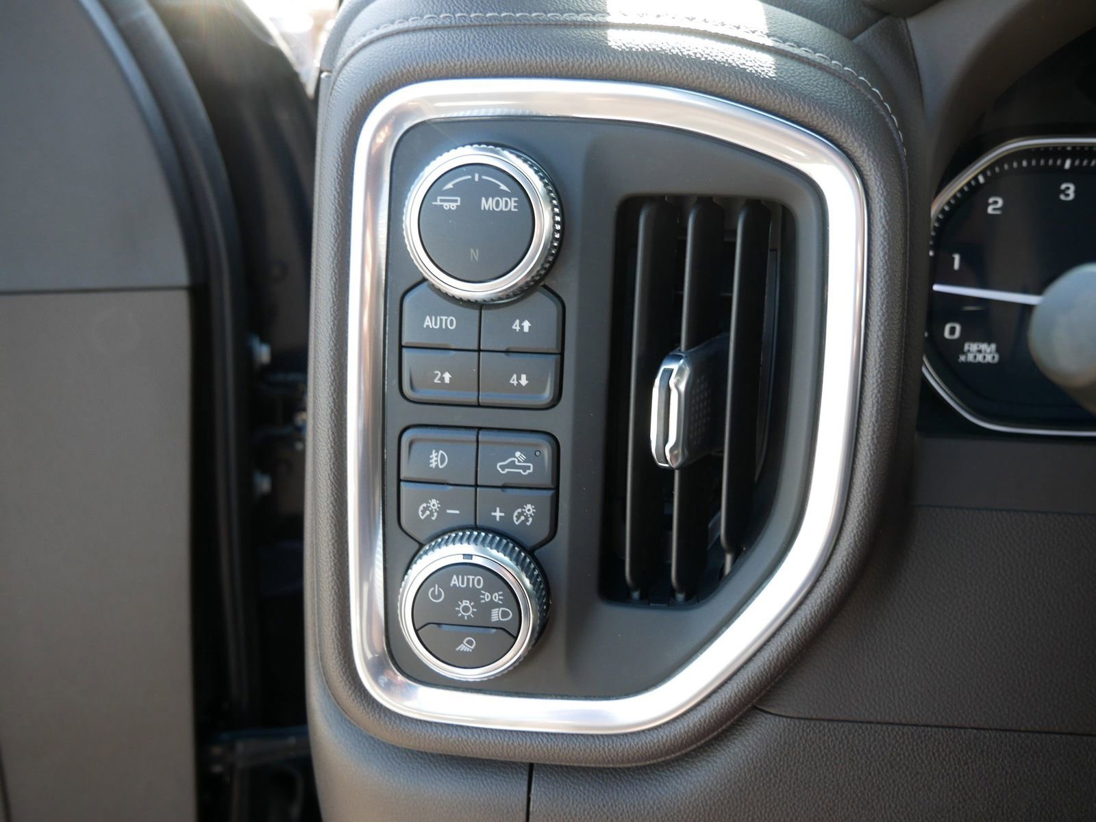 Used 2022 GMC Sierra 2500 SLT w/ SLT Premium Package AWD/4WD image 27