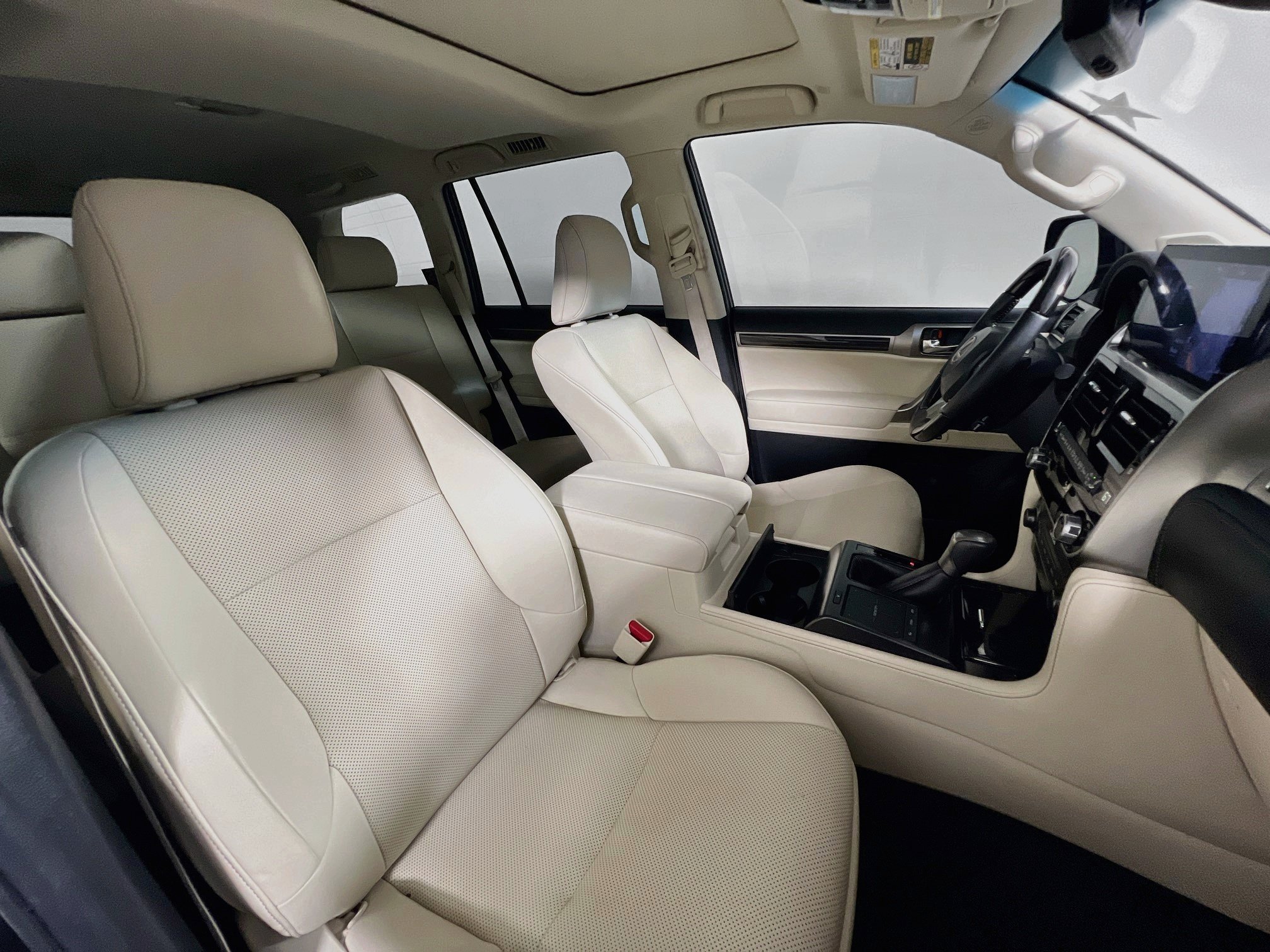 Used 2023 Lexus GX 460 Premium w/ Accessory Package AWD/4WD image 30