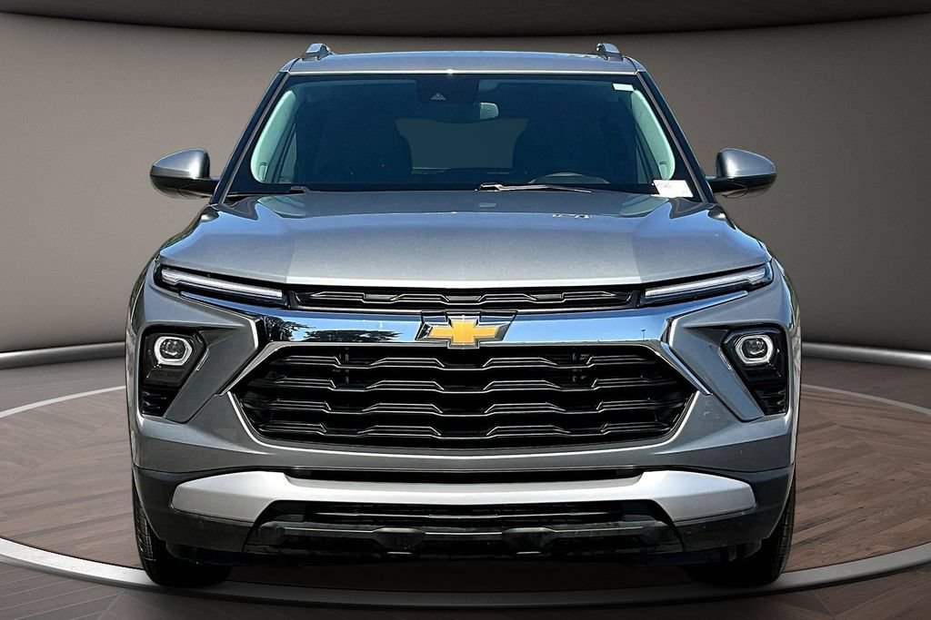Used 2025 Chevrolet TrailBlazer LT FWD image 2