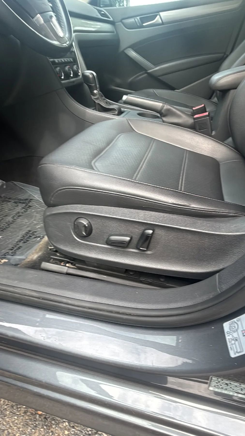 Used 2015 Volkswagen Passat 1.8T Limited Edition image 18