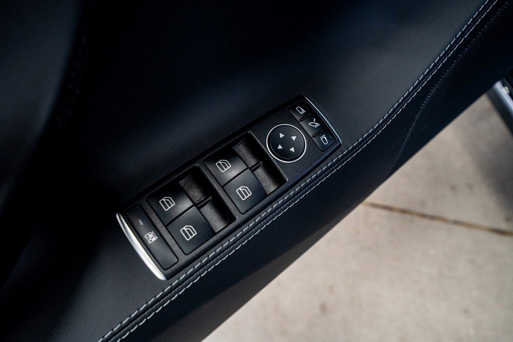 Used 2019 Tesla Model S AWD image 32