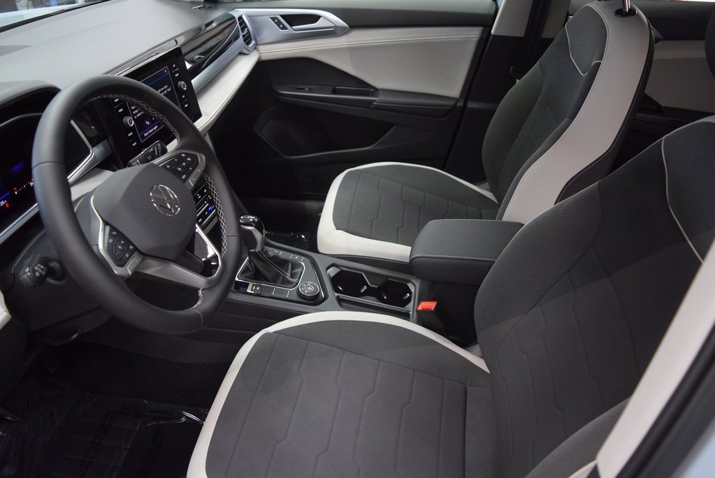 New 2025 Volkswagen Taos SE image 4
