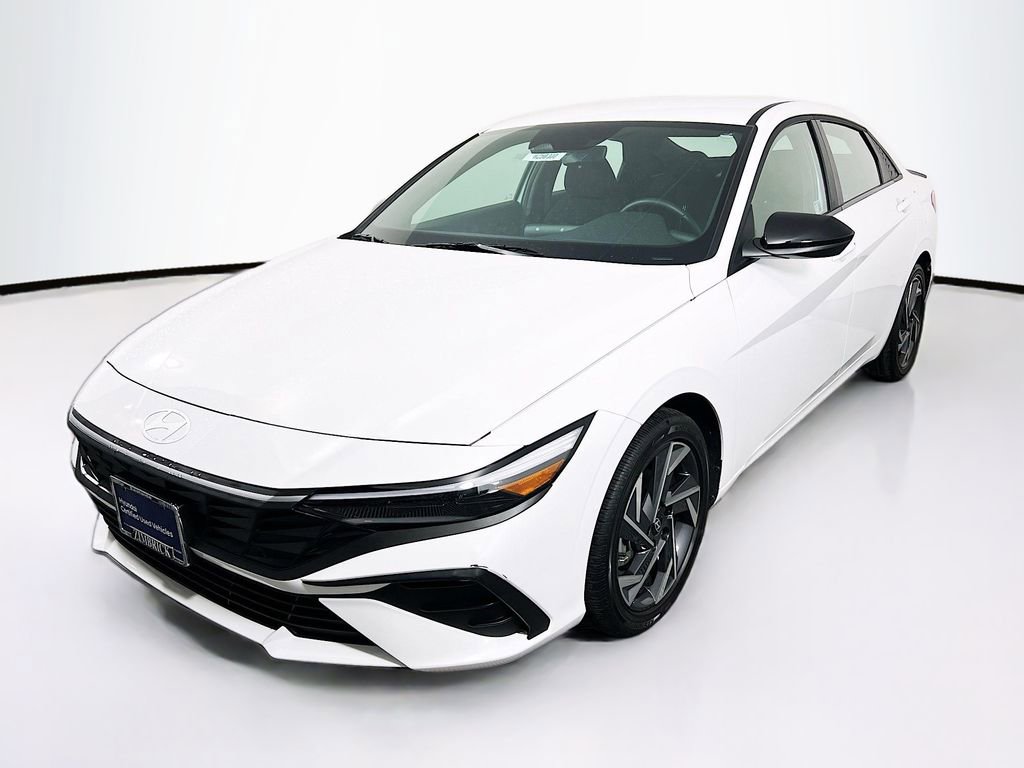 Certified 2025 Hyundai Elantra SEL image 4