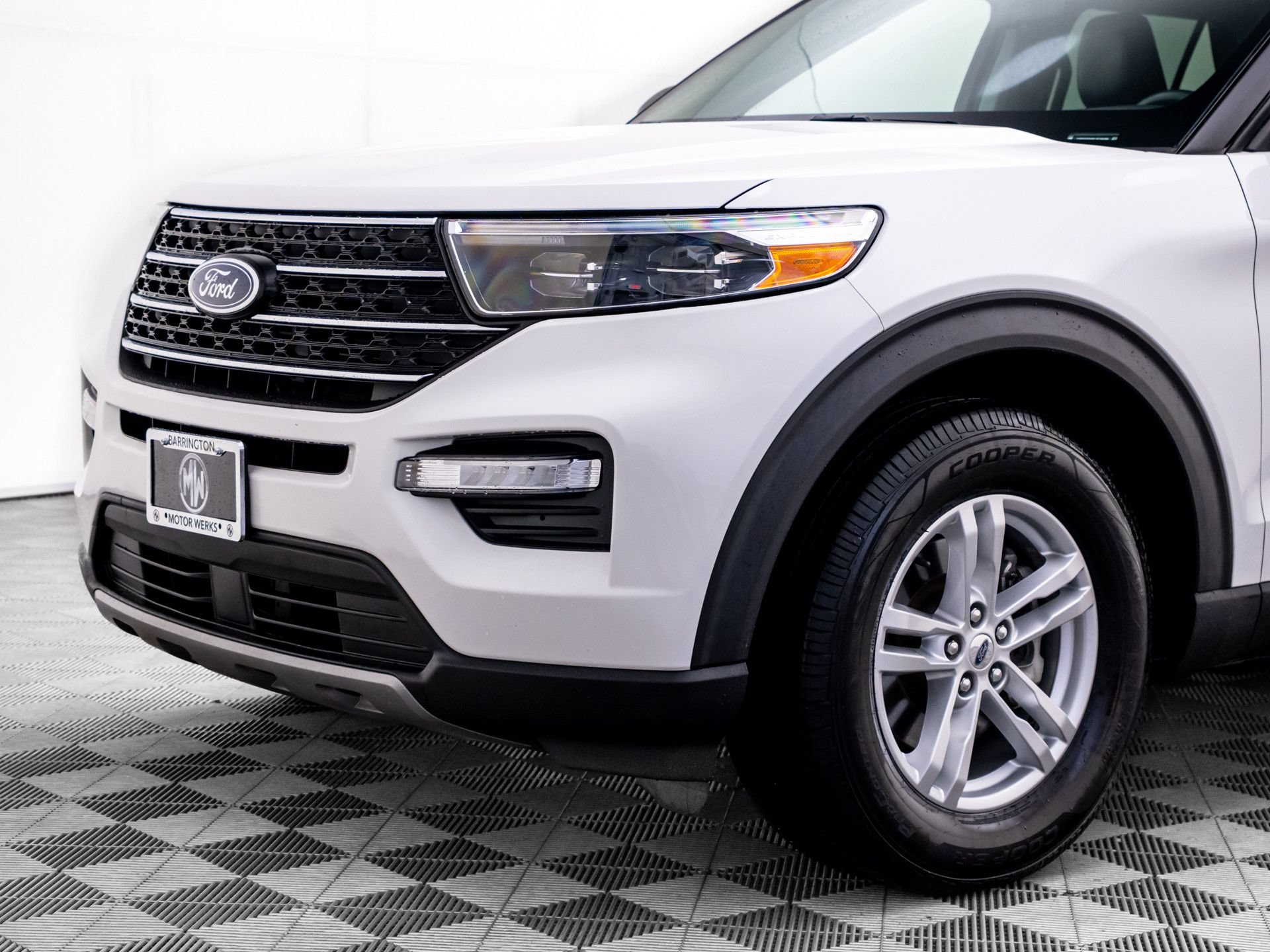 Used 2020 Ford Explorer XLT w/ Equipment Group 202A AWD/4WD image 37