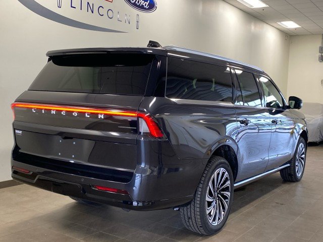 New 2026 Lincoln Navigator L Black Label AWD/4WD image 10