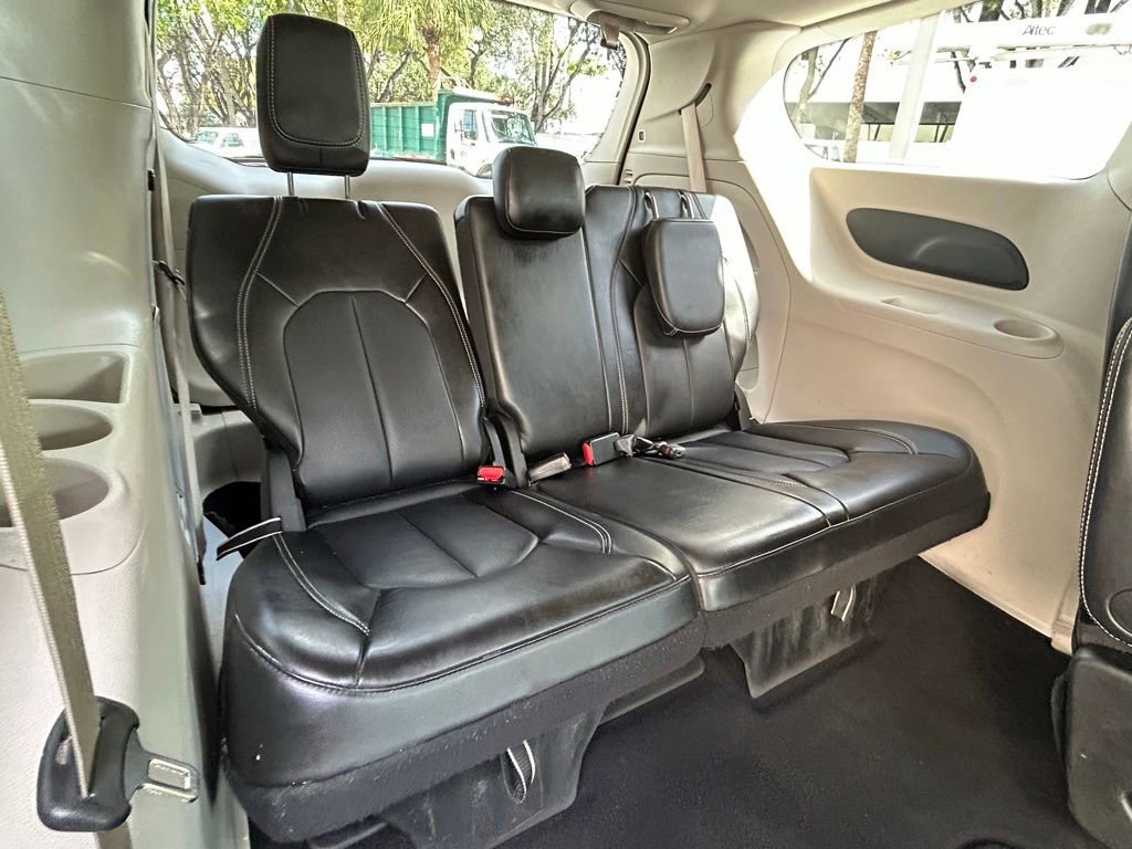 Certified 2024 Chrysler Pacifica Touring-L image 35