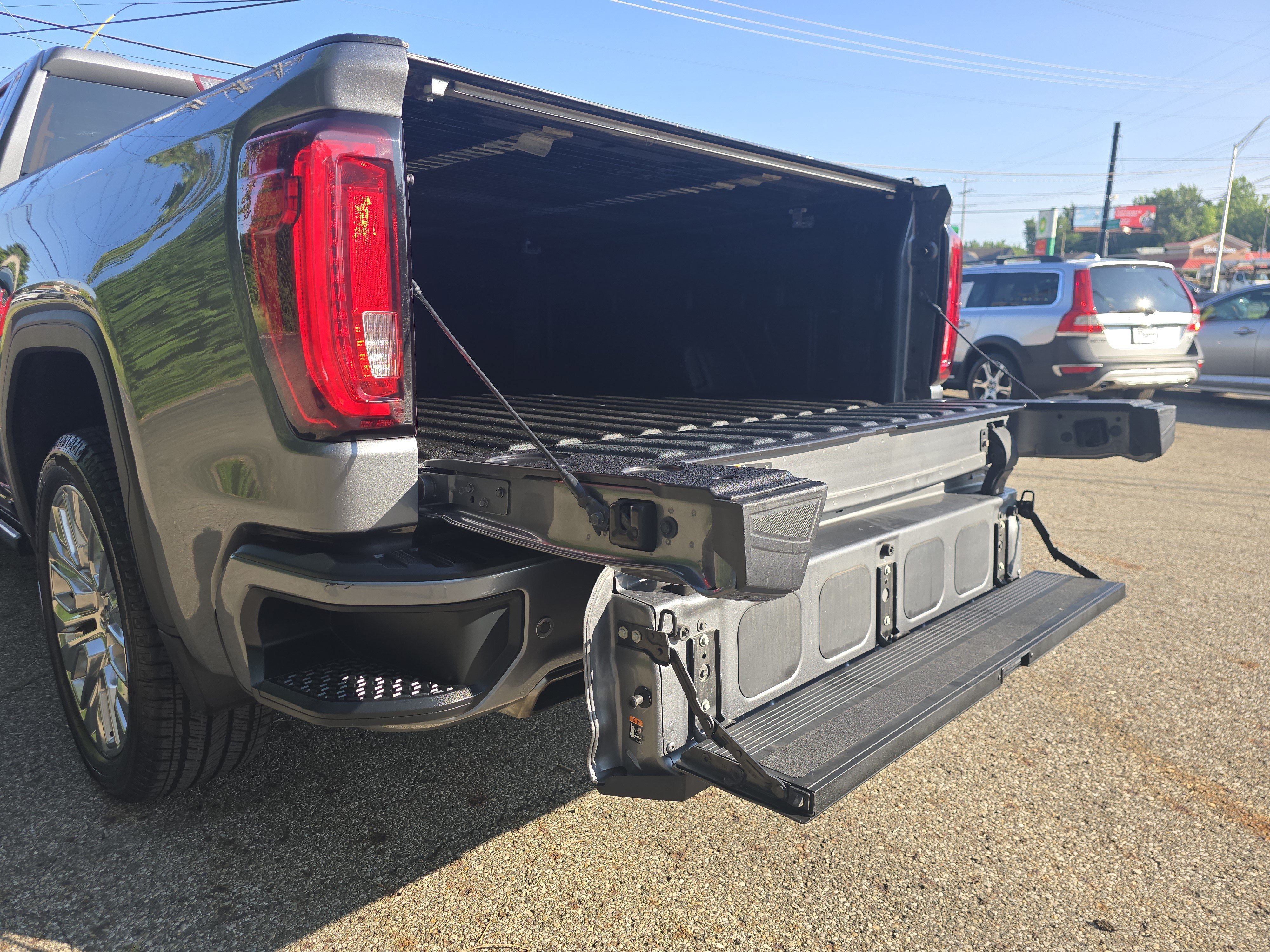 Used 2020 GMC Sierra 1500 Denali w/ Denali Ultimate Package AWD/4WD image 18