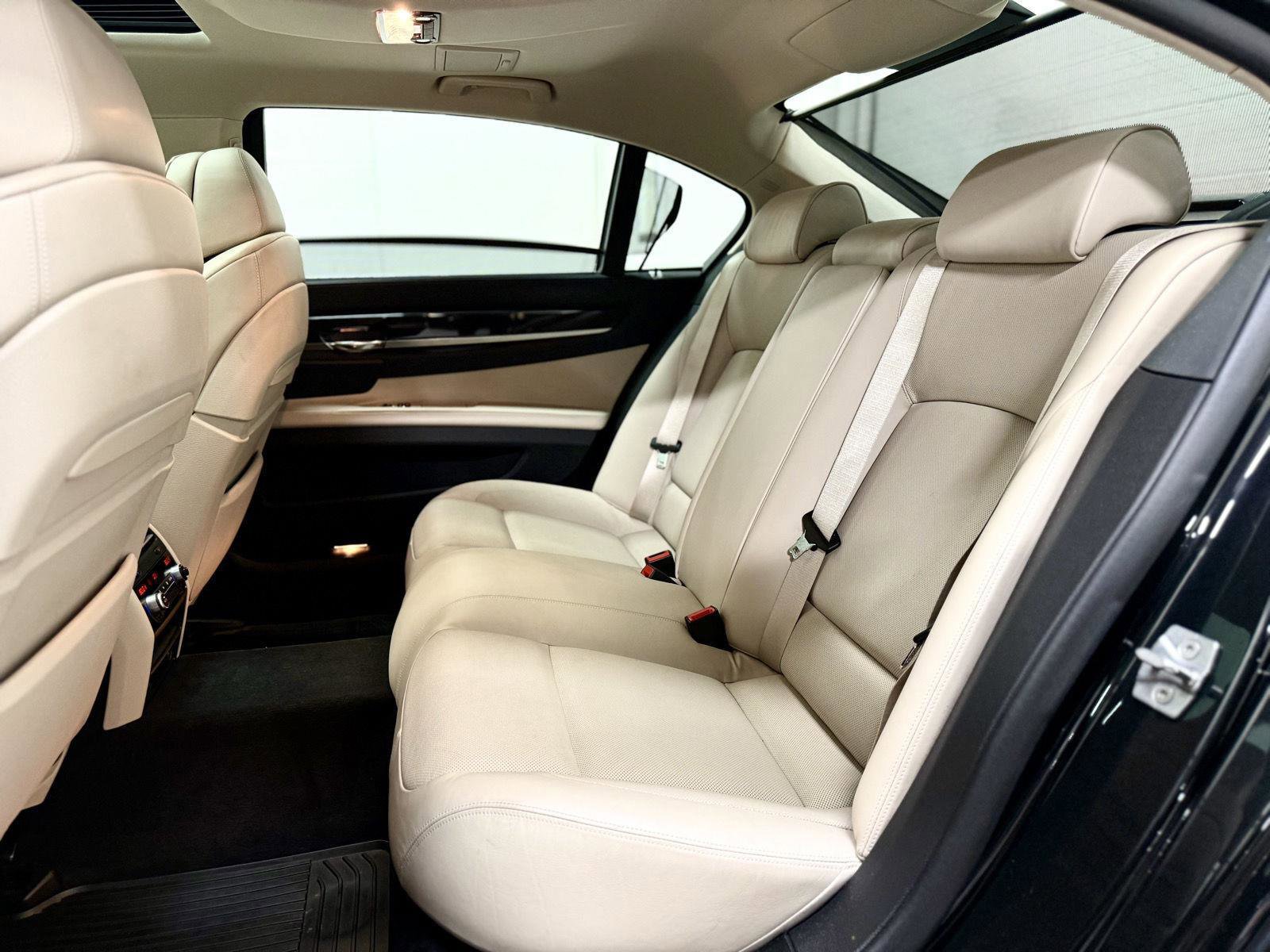 Used 2012 BMW 750Li w/ Driver Assistance Pkg RWD image 17