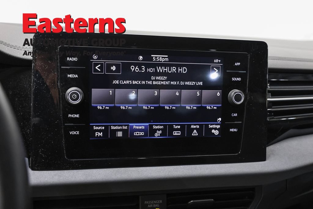 Used 2025 Volkswagen Jetta SE FWD image 18