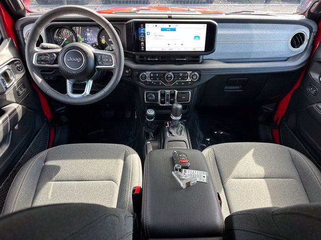 Used 2025 Jeep Wrangler Unlimited Sahara w/ Safety Group AWD/4WD image 32