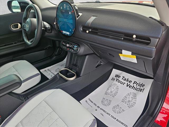 Used 2025 MINI Cooper 2-Door Hardtop FWD image 19