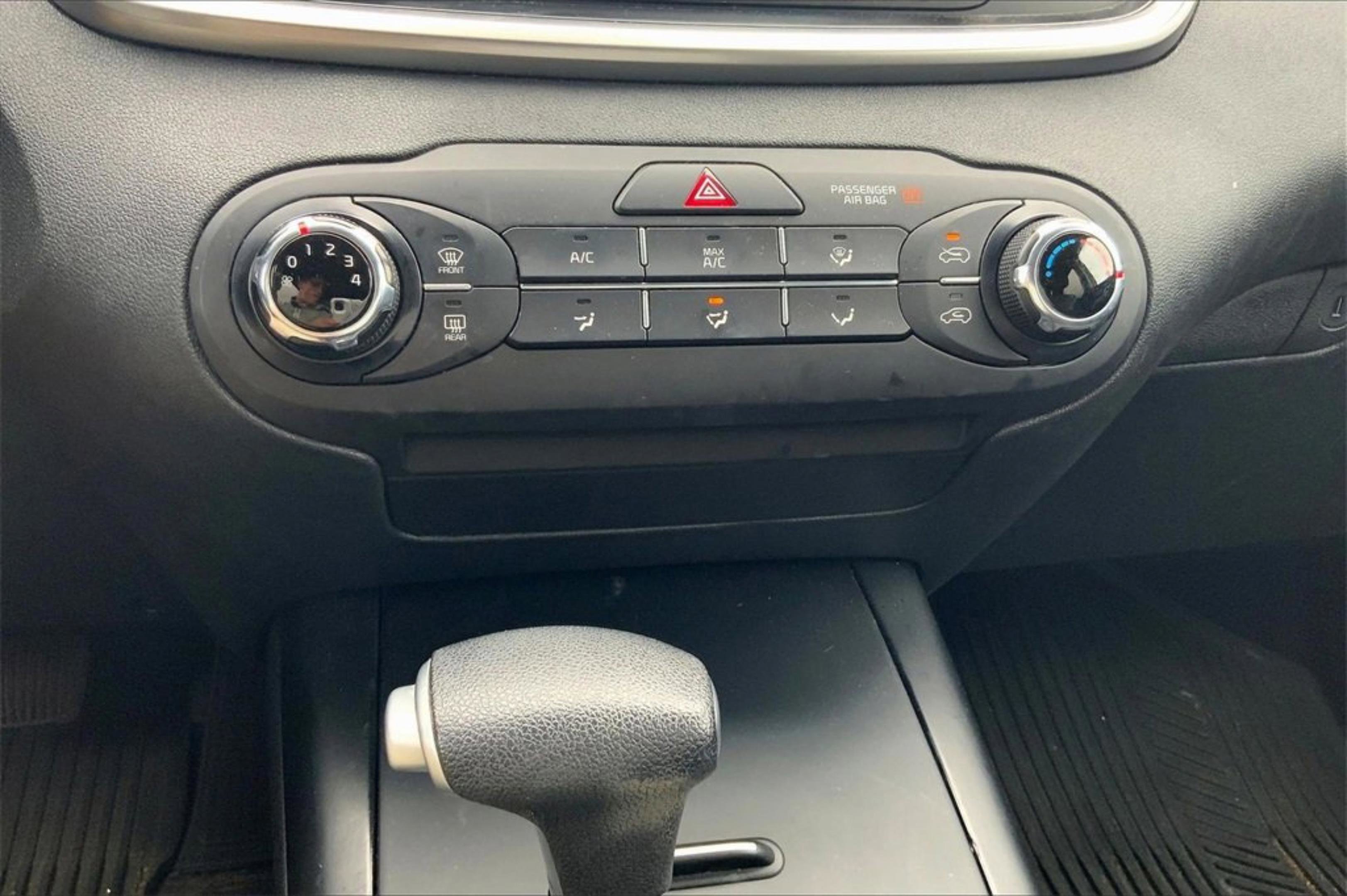 Used 2020 Kia Sorento LX image 34