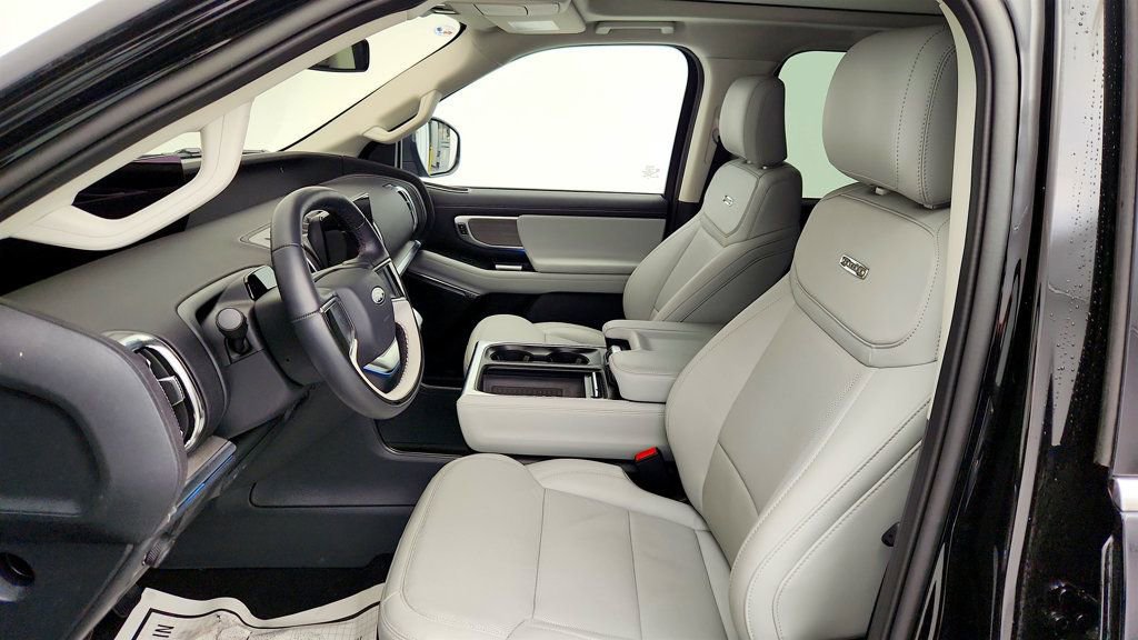 Used 2025 Ford Expedition Platinum AWD/4WD image 20