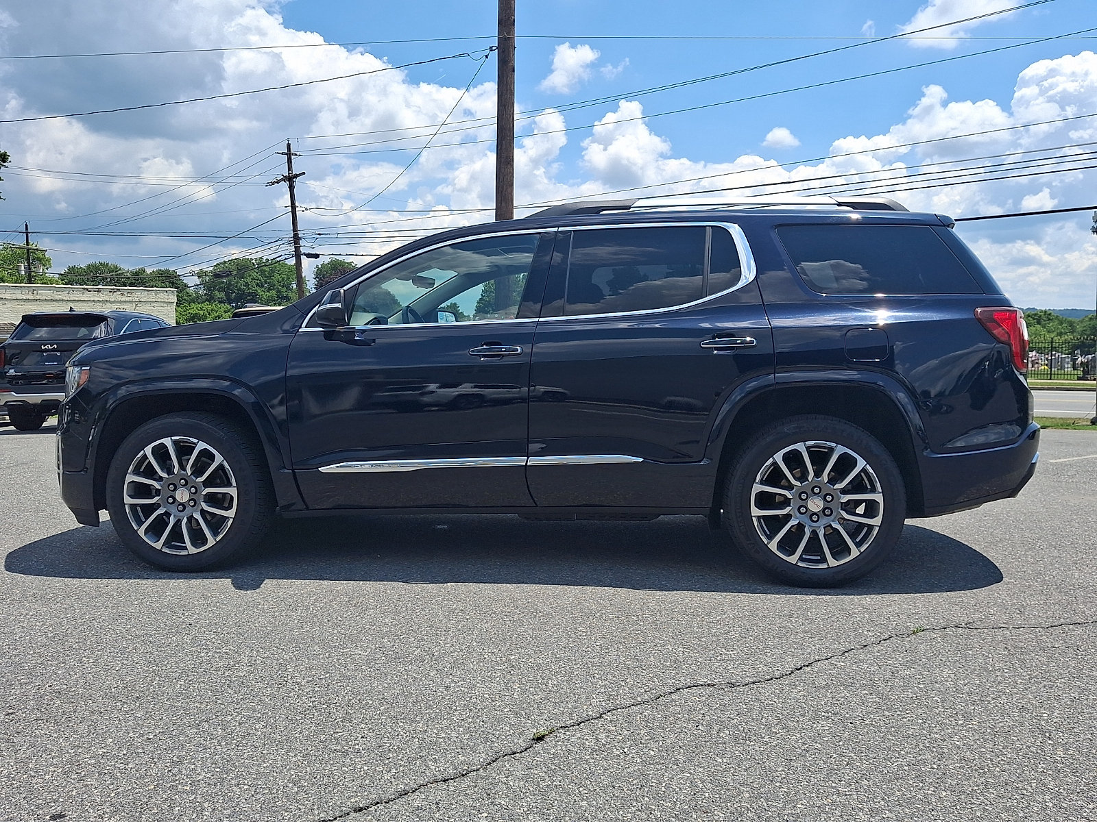 Used 2021 GMC Acadia Denali w/ Denali Ultimate Package AWD/4WD image 7