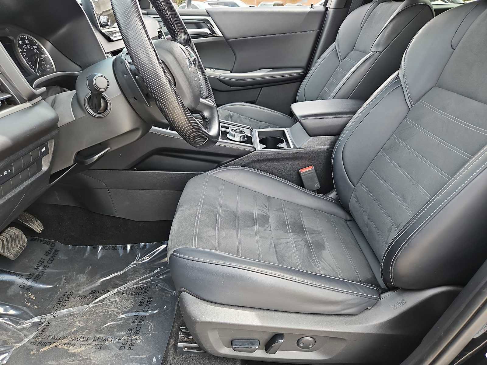 Used 2024 Mitsubishi Outlander SE AWD/4WD image 16