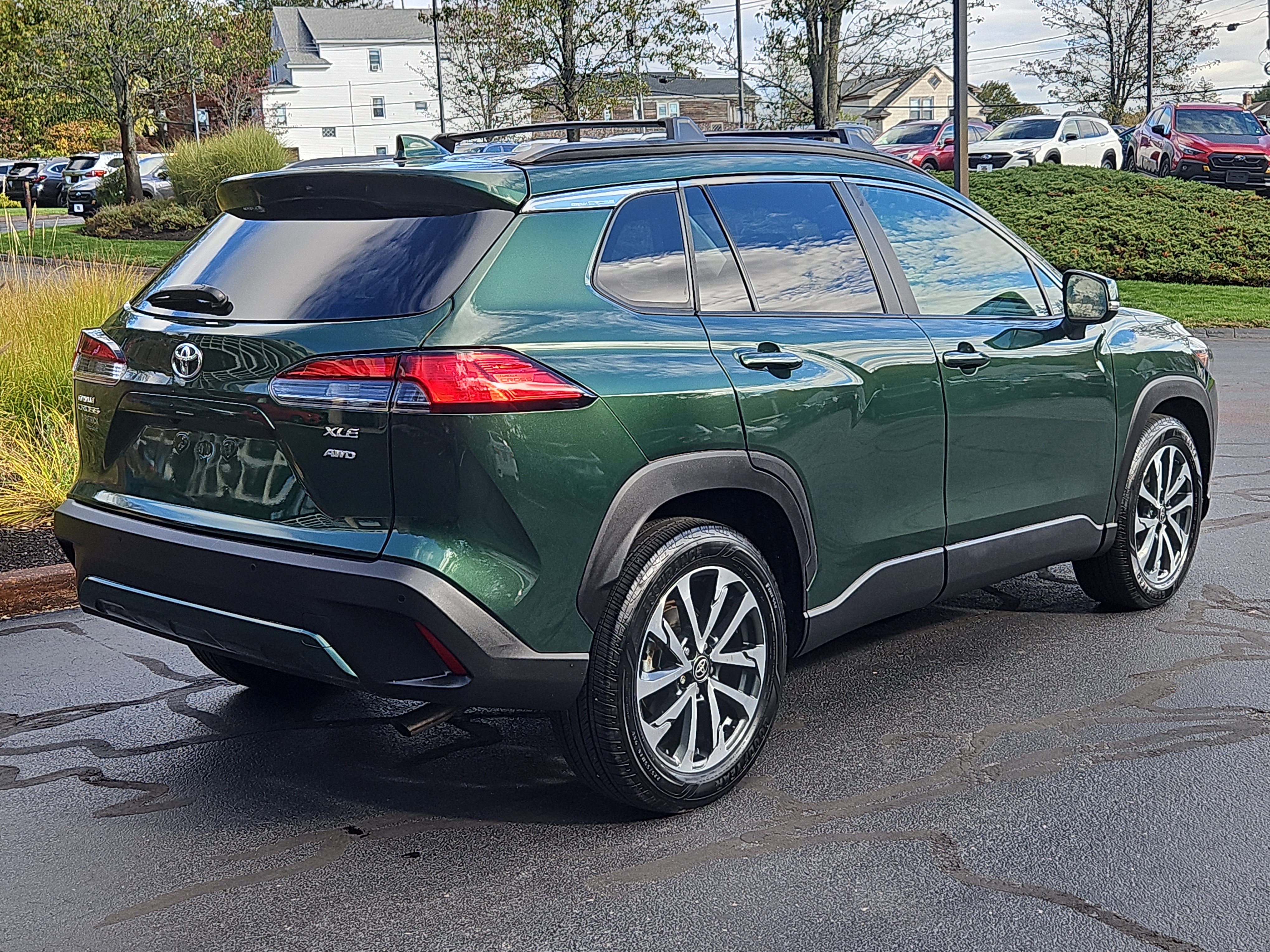 Used 2023 Toyota Corolla Cross XLE image 2