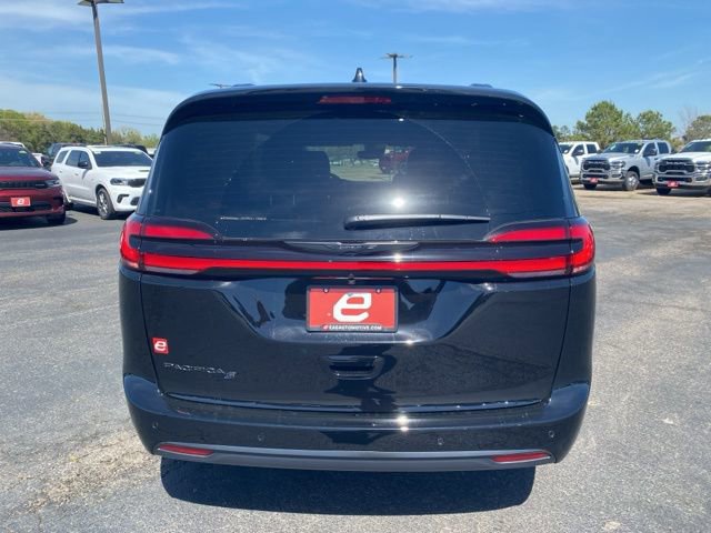 New 2026 Chrysler Pacifica Select image 6