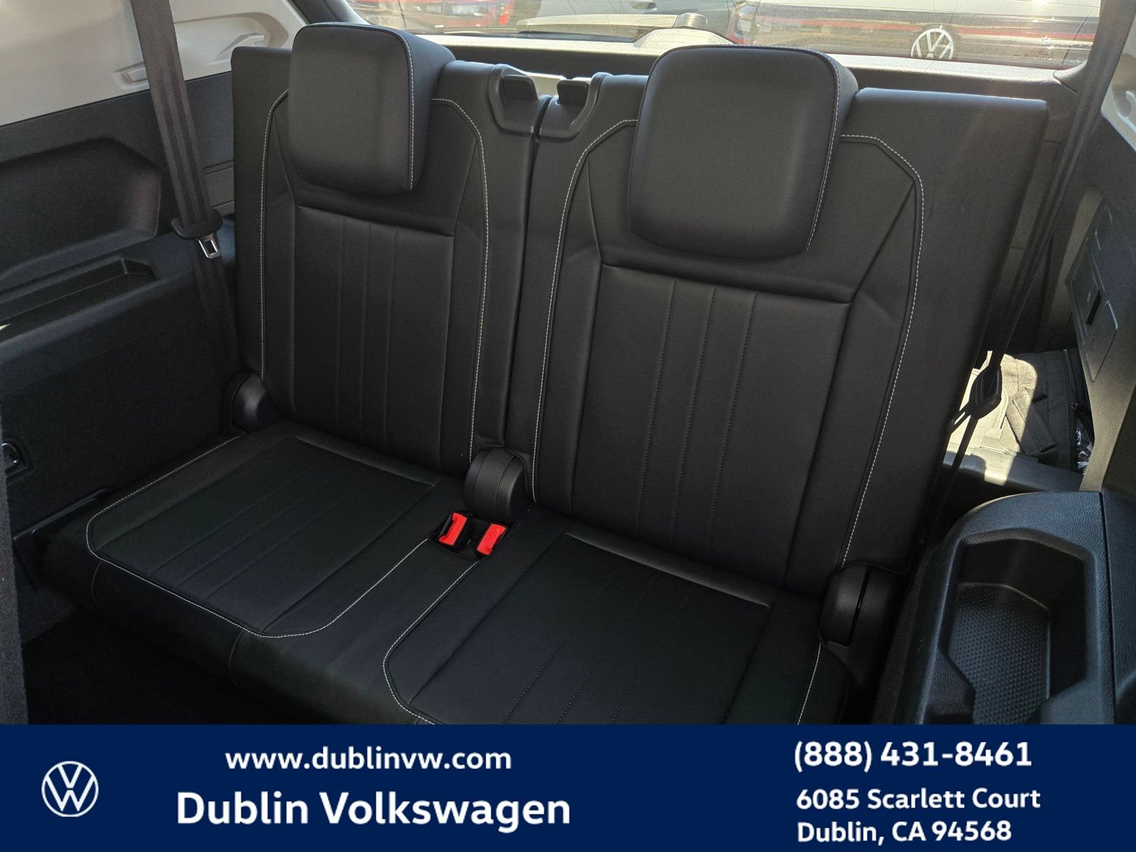 Used 2023 Volkswagen Tiguan SE w/ Panoramic Sunroof Package FWD image 25