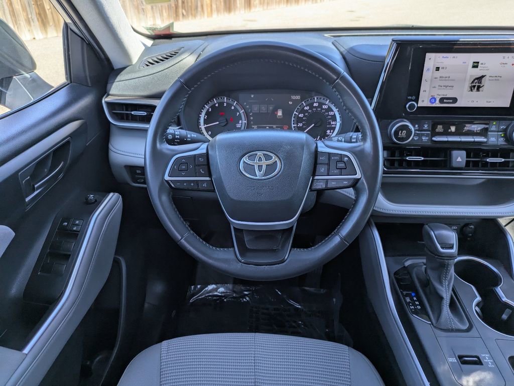 Used 2024 Toyota Highlander LE image 16