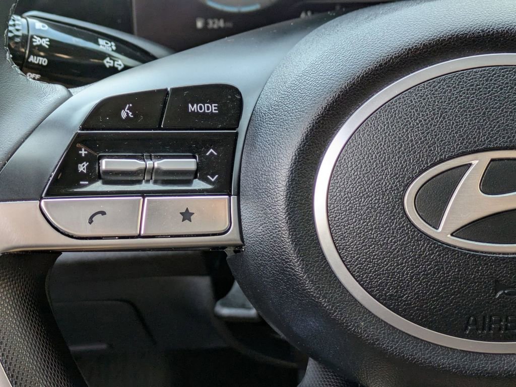 Used 2025 Hyundai Elantra SEL image 20