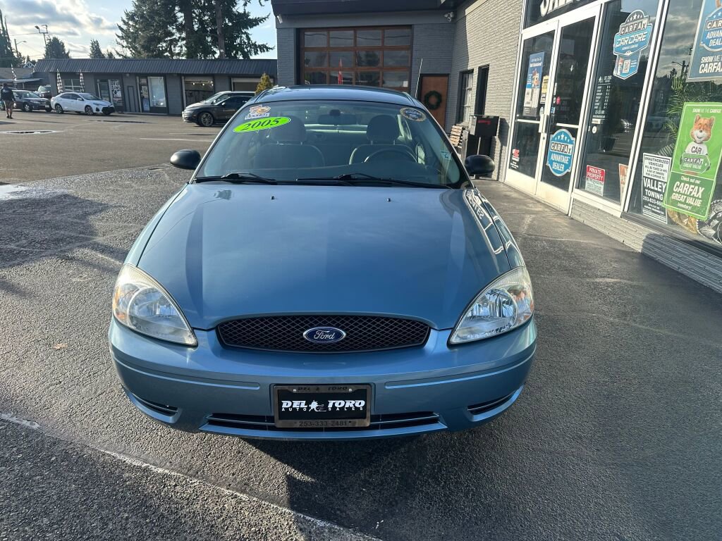 Used 2005 Ford Taurus SE image 2