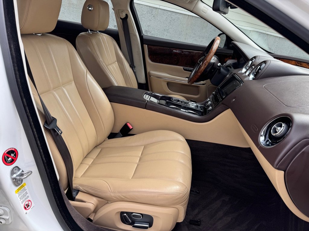 Used 2015 Jaguar XJ AWD image 29