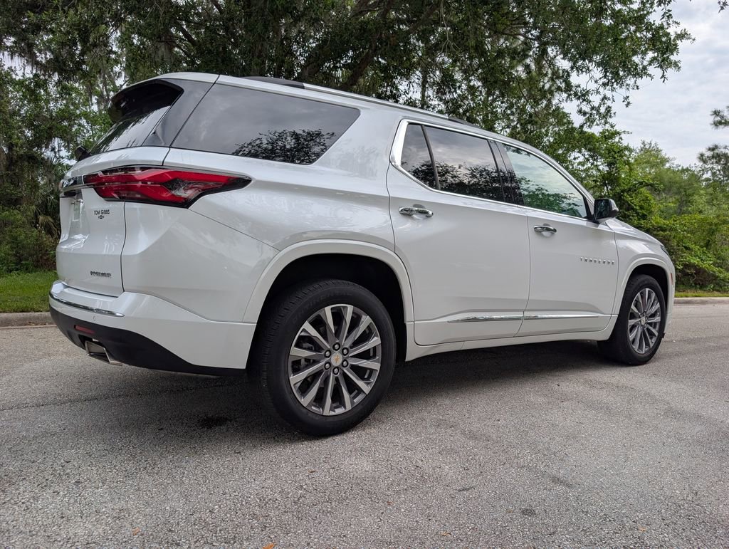 Used 2023 Chevrolet Traverse Premier FWD image 9