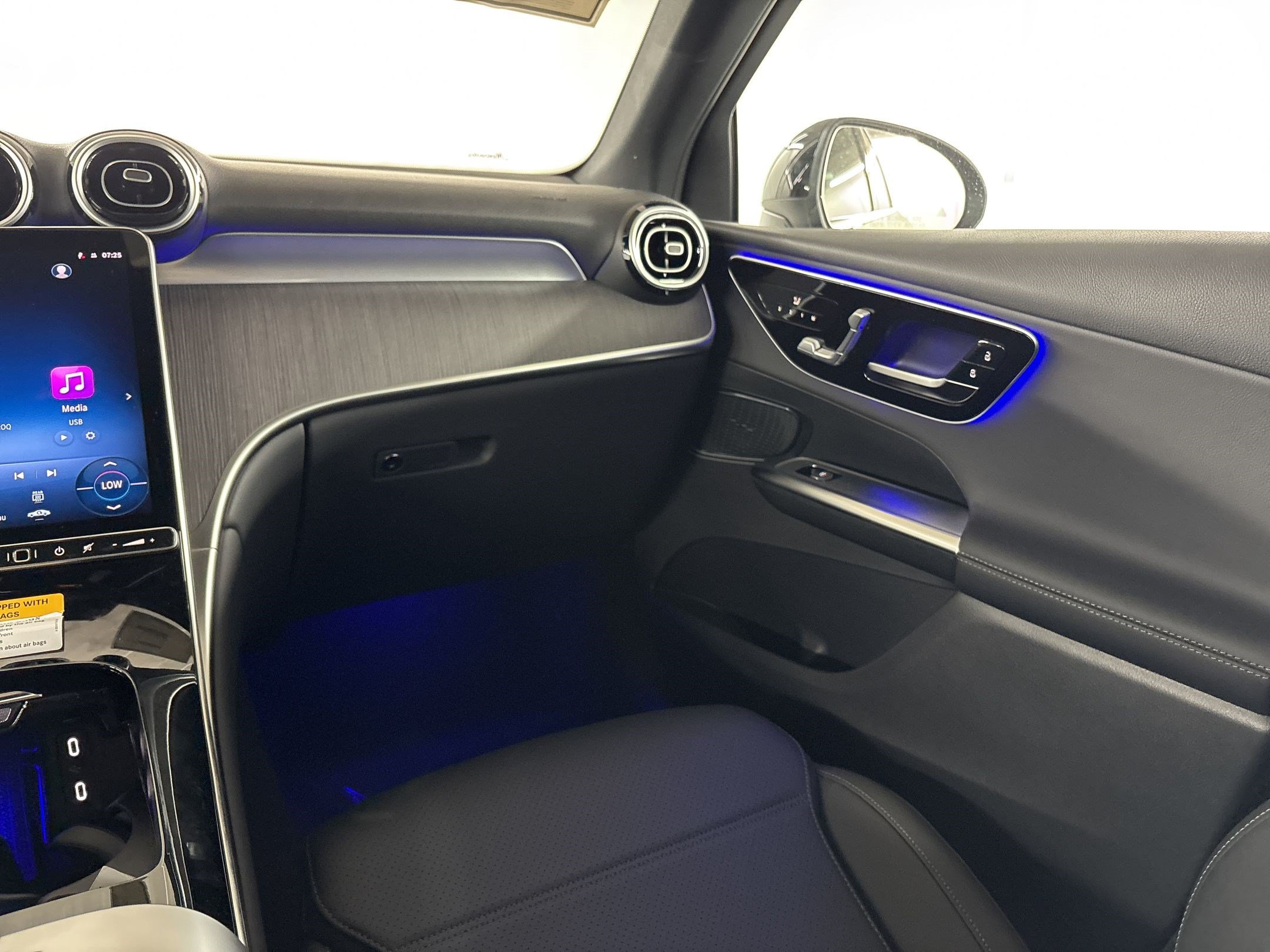 Certified 2026 Mercedes-Benz GLC 300 image 28