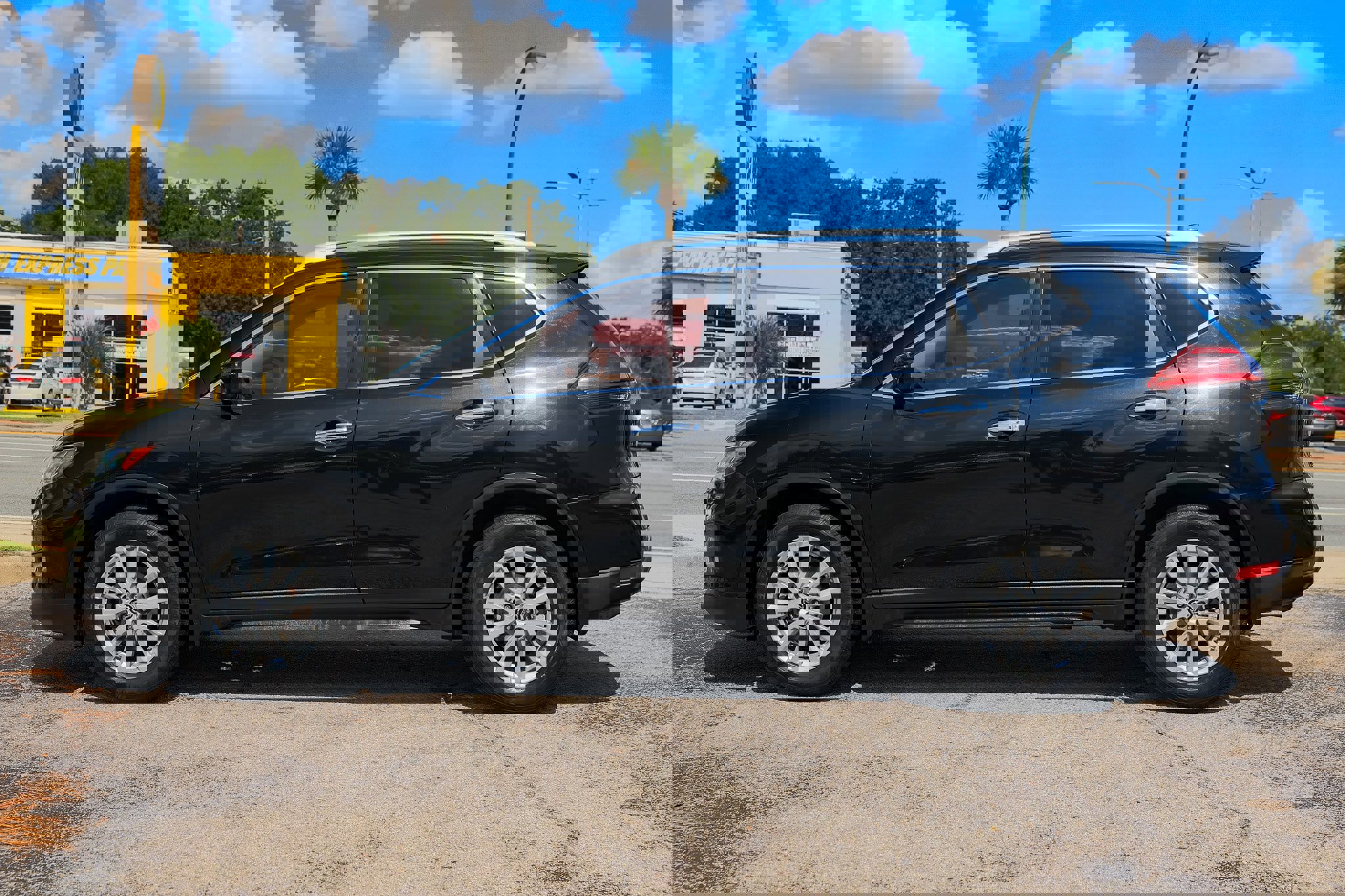 Used 2019 Nissan Rogue SV image 8